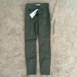 Dressy New York skinny olive green pants button fly